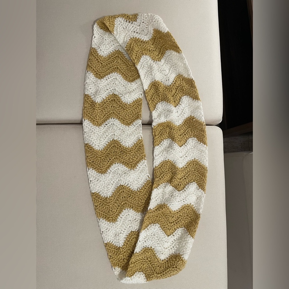Chevron Knit Infinity Scarf in Gold and White